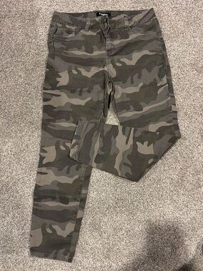 d. jeans Women's Camo Jeggings in Olive Green